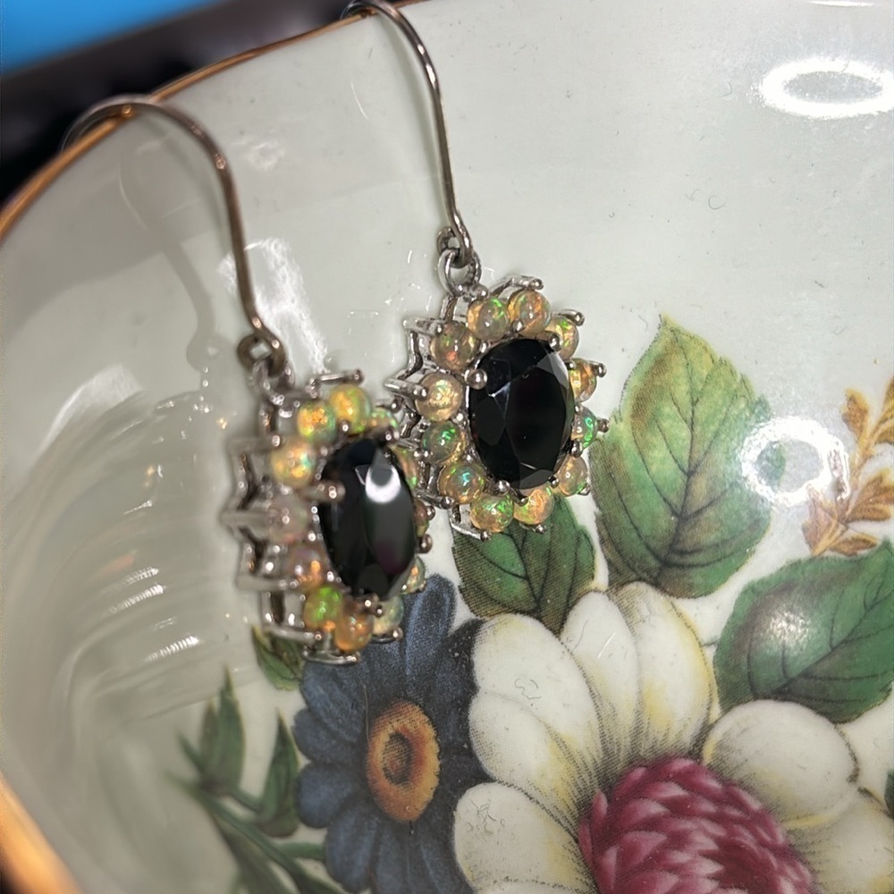 Vintage inspired black dangle earrings NWT - Picture 3 of 5